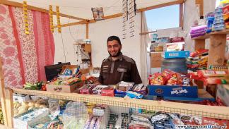 بسطة لبيع حلويات ومُسليات (العربي الجديد)