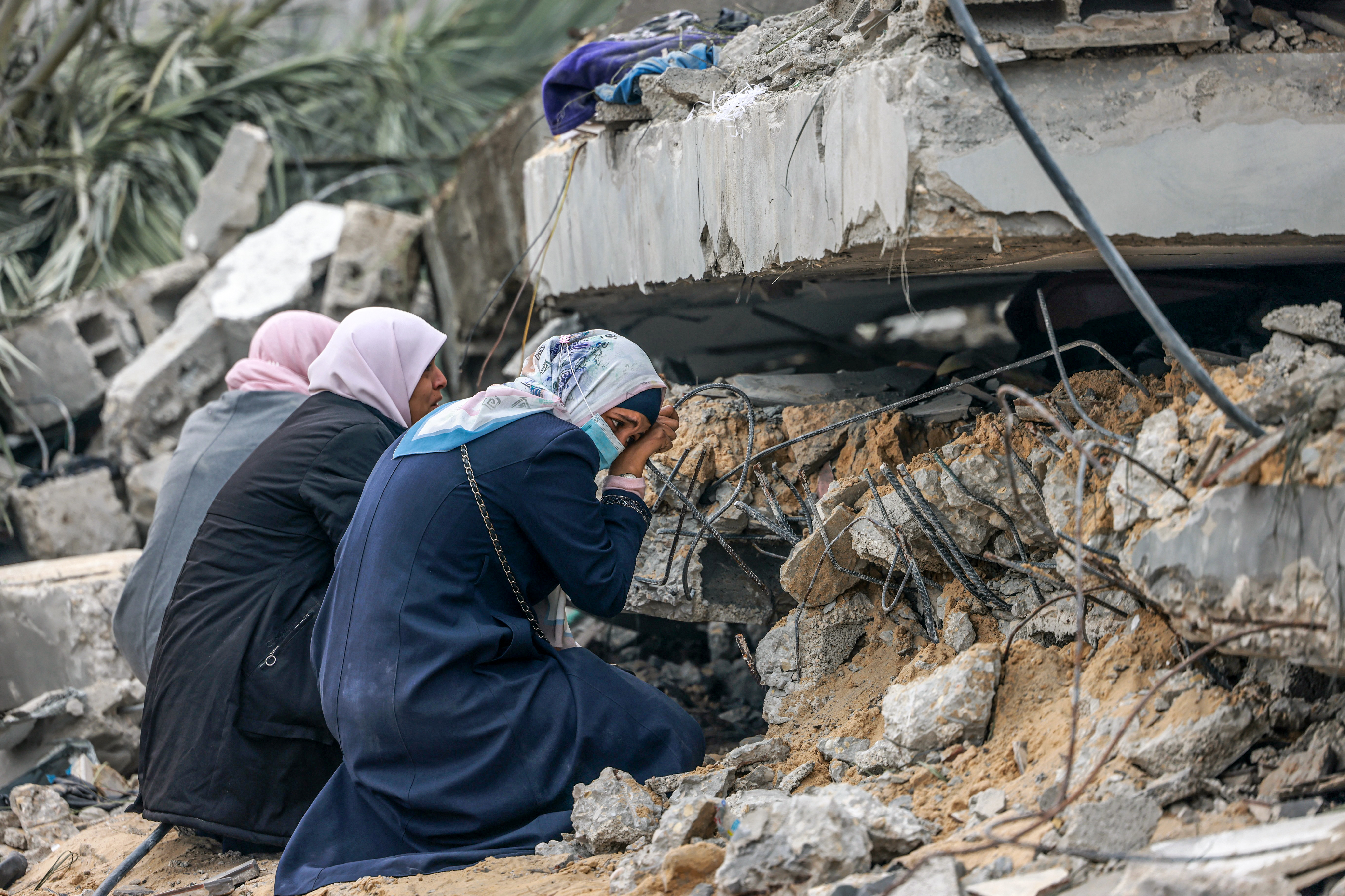 معاناة نساء غزة تفوق الوصف (محمد عابد/فرانس برس)