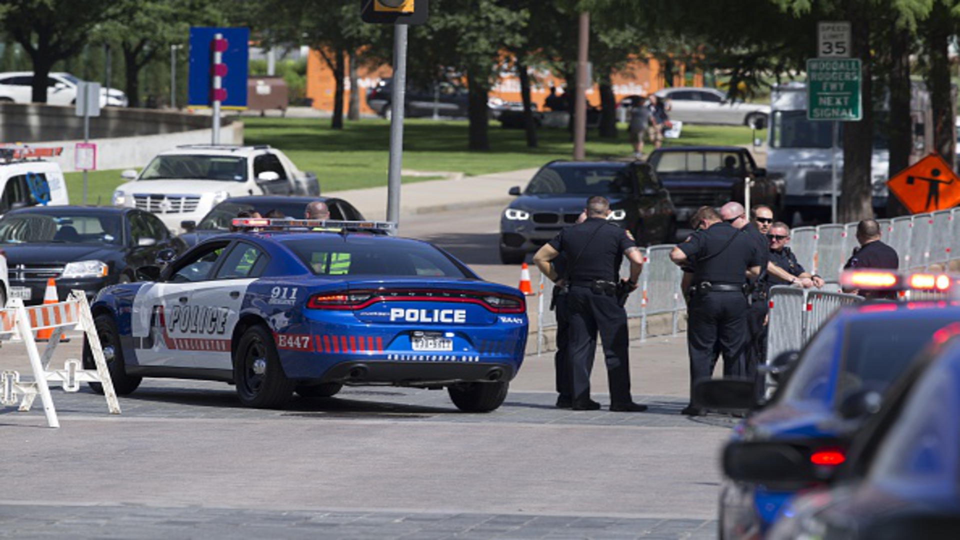 Полиция сигнал. Police Signal Force Scene.