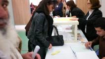 جزائريون يستعدون للإدلاء بأصواتهم في انتخابات رئاسية سابقة 4 إبريل 2009 (Getty)