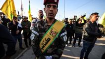 عنصر بـ"كتائب حزب الله" خلال تأبين الساعدي في بغداد، 8 فبراير 2024 (فرانس برس)