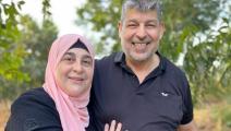 وفاء جرار مع زوجها الأسير عبد الجبار جرار (العربي الجديد)