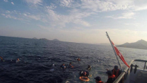 إنقاذ مهاجرين سريين في بحر إيجة (تويتر)