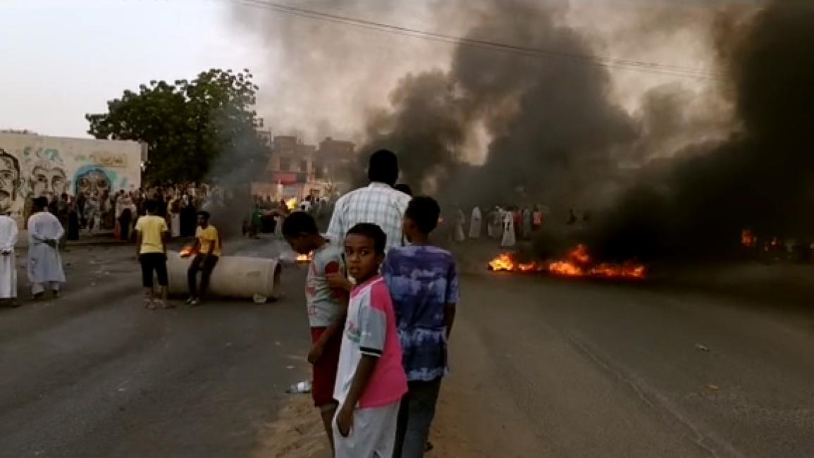 تظاهرات رفضاً للانقلاب في السودان (الأناضول)