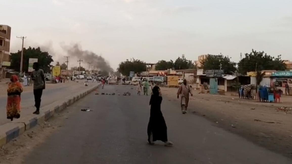 تظاهرات رفضاً للانقلاب في السودان (الأناضول)