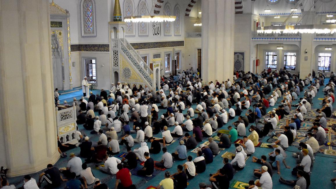 المسلمون يحتشدون لصلاة العيد حول العالم رغم احترازات كورونا