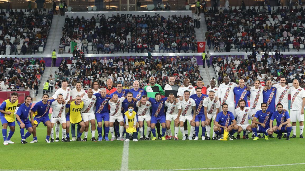 لقطات من المباراة الودية التي جمعت بين أساطير الكرة العالمية والعربية (حسين بيضون/العربي الجديد)