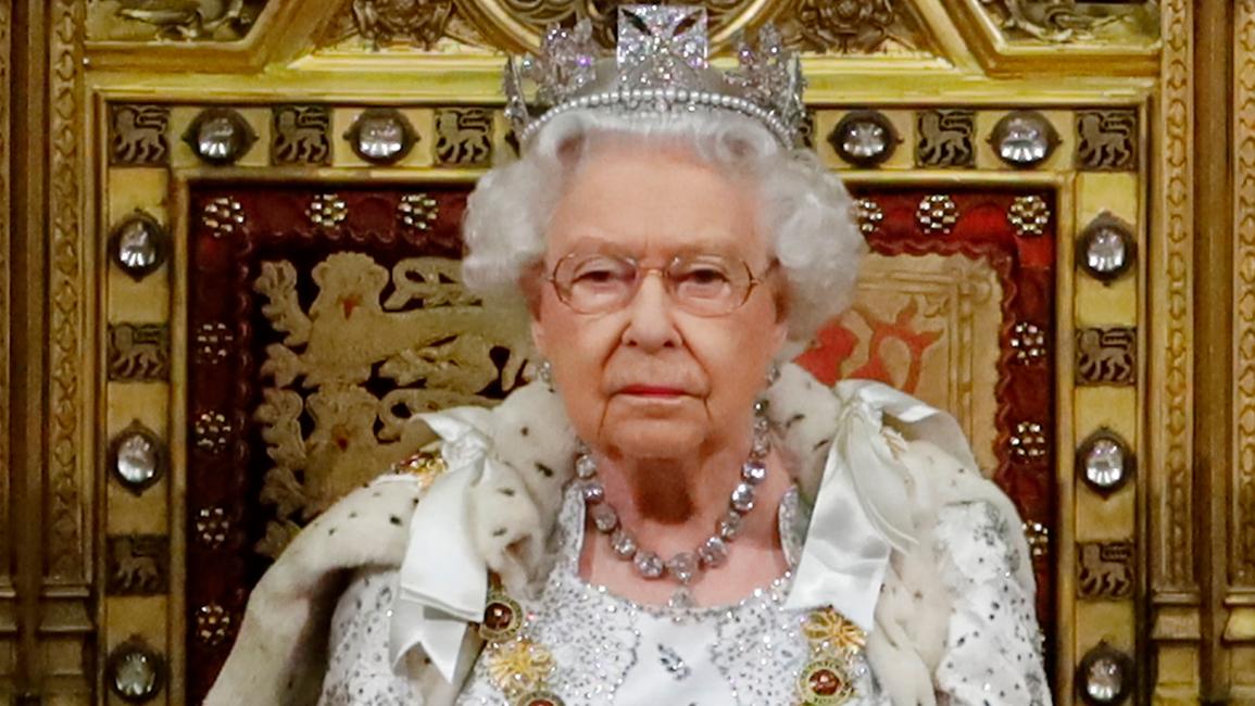 ملكة بريطانيا إليزابيث الثانية تشغل مقعدها على عرش السيادة في مجلس اللوردات -  14 أكتوبر 2019 (تولغا أكمين / Getty)