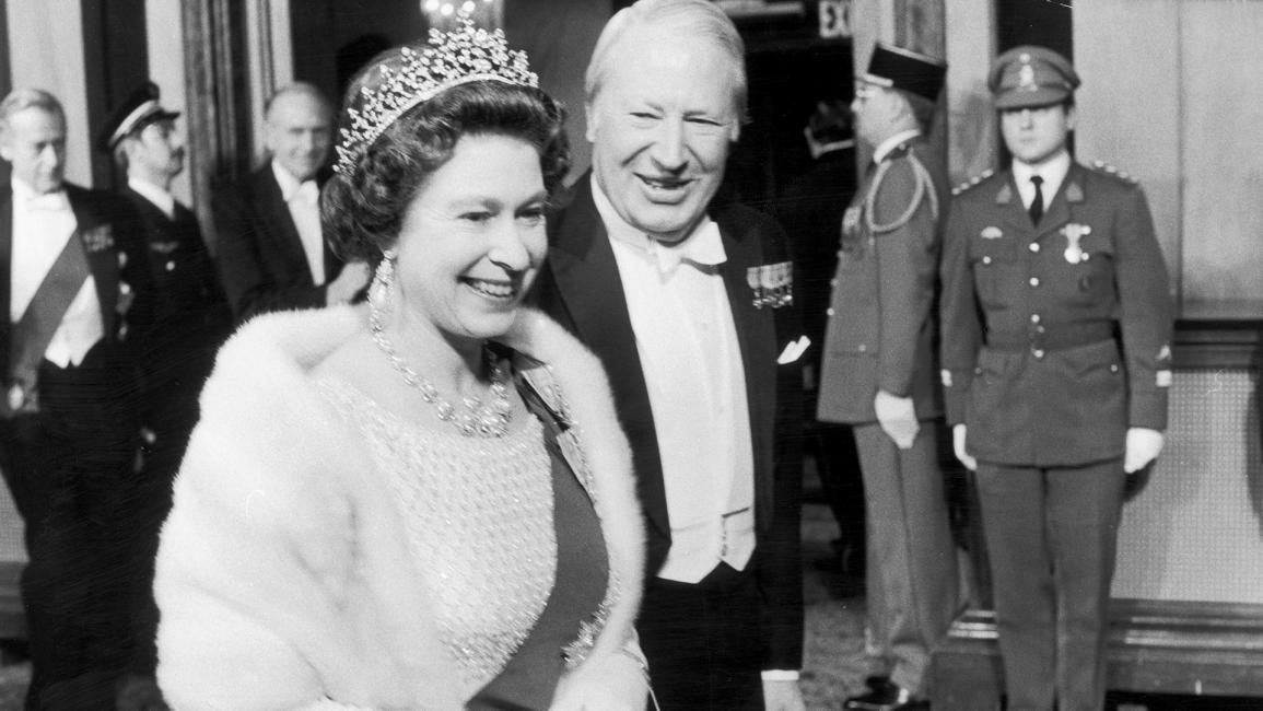الملكة إليزابيث الثانية مع رئيس الوزراء إدوارد هيث - 3 يناير 1973 (صحيفة ديلي ميرور / Getty)