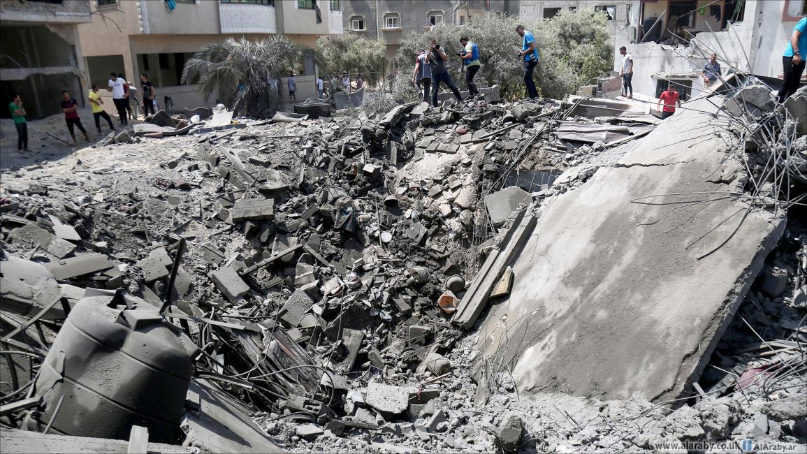 قصف منزل عائلة شملخ جنوب مدينة غزة (عبد الحكيم أبو رياش/العربي الجديد)