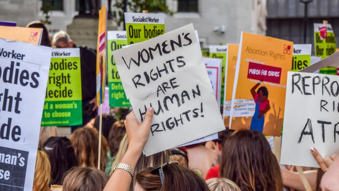 تستمر مطالبات النساء بحقوقهن في بريطانيا (فوك فالسيش/ Getty)