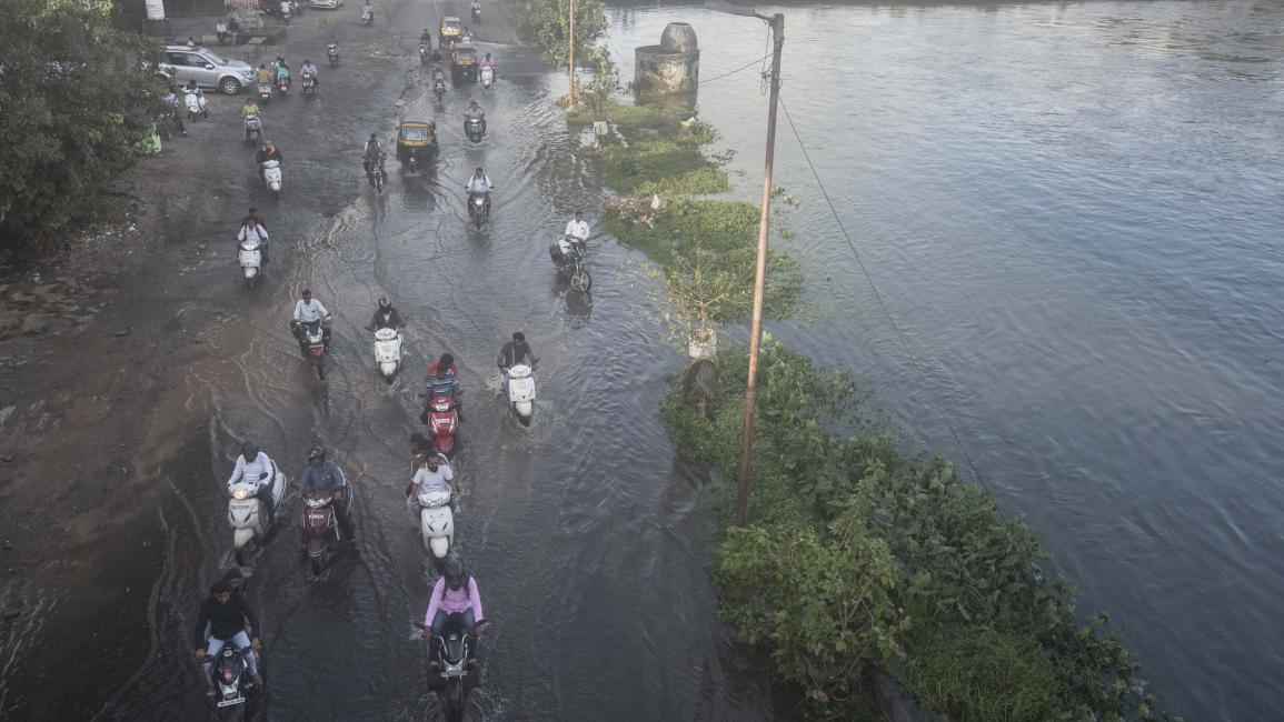 دمرت الأمطار الغزيرة عشرات المنازل في الهند (بارثام جوكالي/Getty)