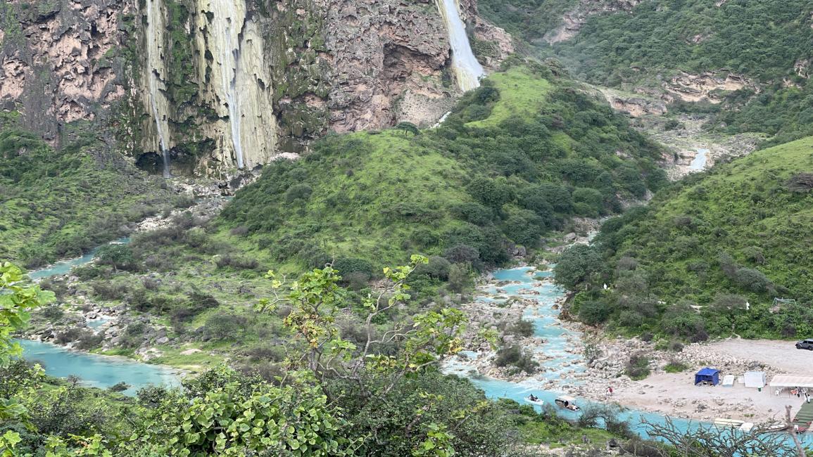 شلالات وادي دربات في سلطنة عمان.. لوحة نادرة من الطبيعة