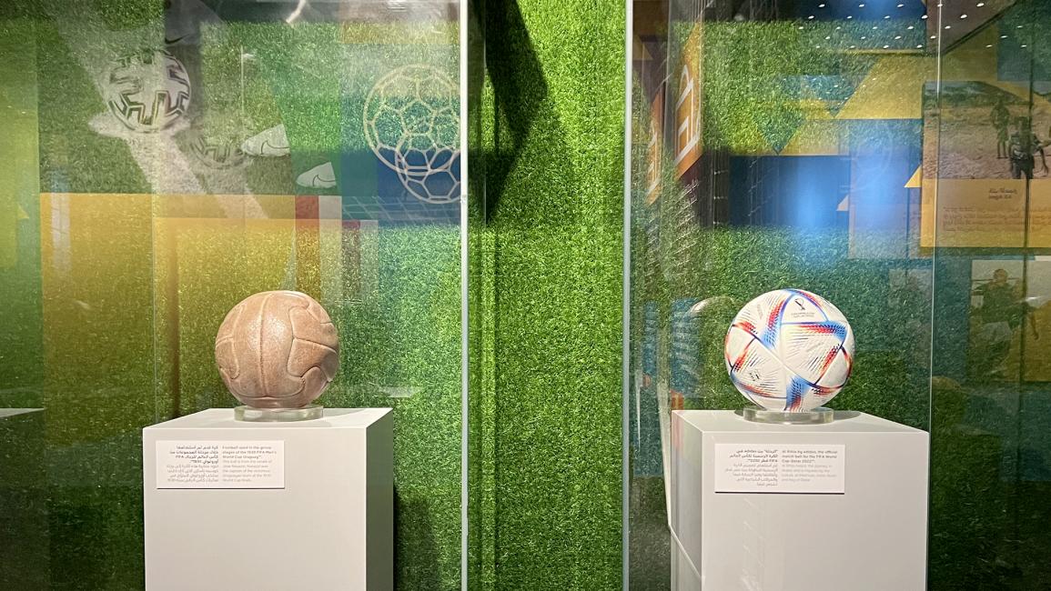 يعد المعرض فريداً من نوعه لما يحتويه من محتوى نادر فيما بتعلق بكرة القدم (عبدالله كسواني/ الأناضول)