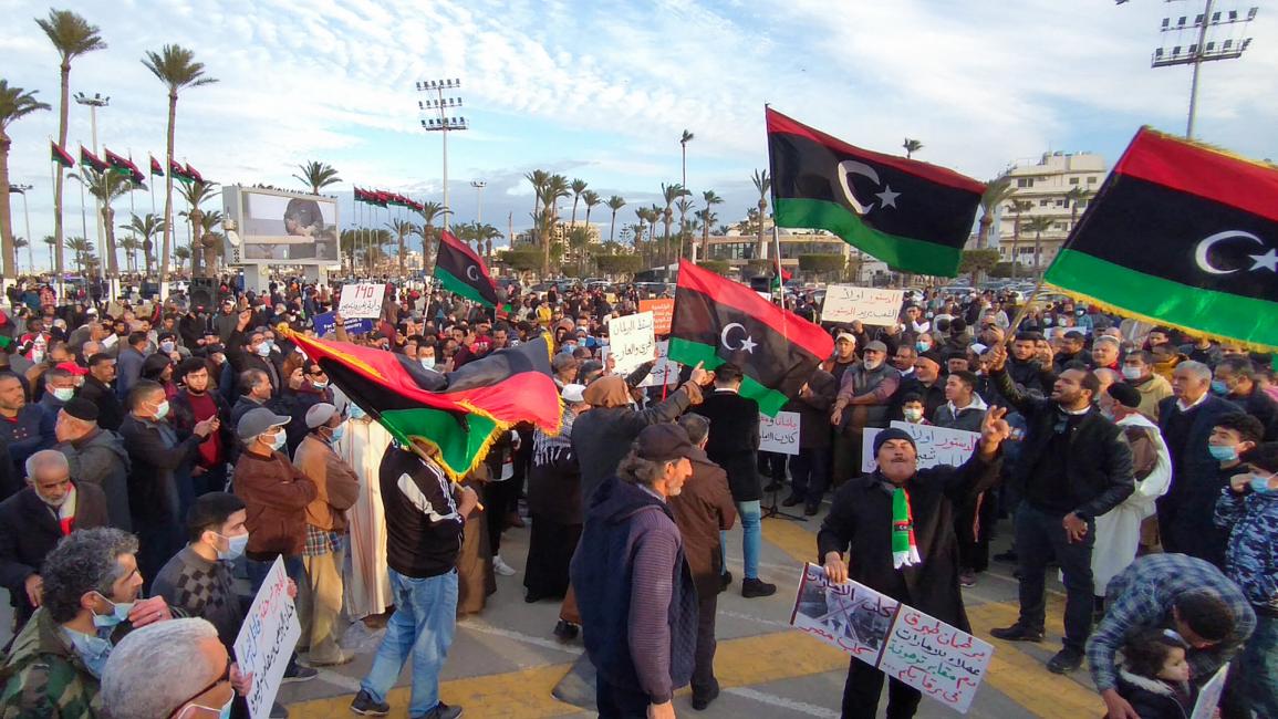 احتجاج في ليبيا يطالب بالانتخابات واحترام الدستور في طرابلس في 11/2/2022 (فرانس برس)