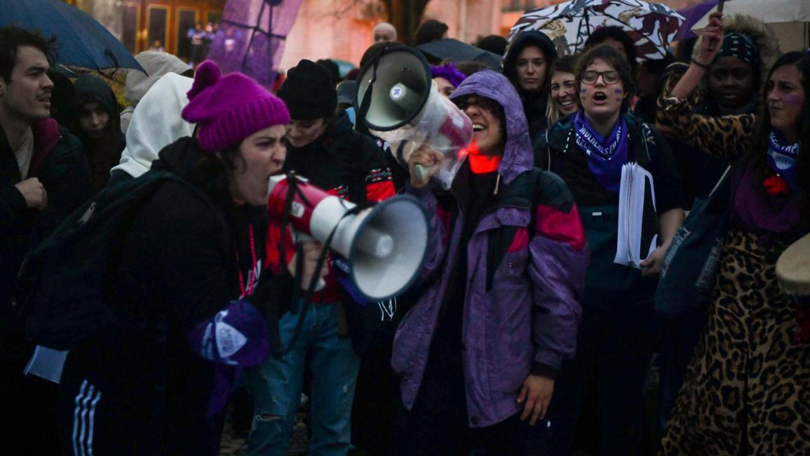 مشاهد من تظاهرات النساء حول العالم في يومهنّ العالمي