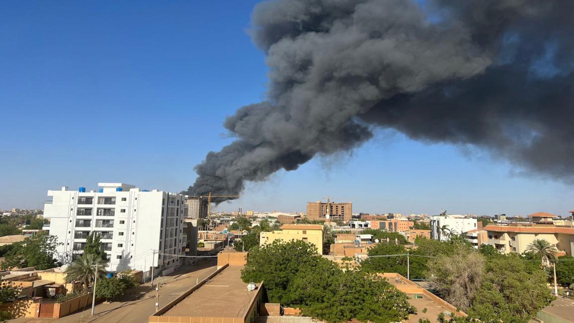 دخان قرب منطقة المطار في الخرطوم