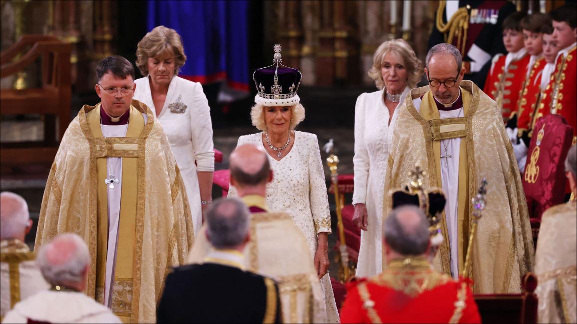 توجت الملكة كاميلا من قبل رئيس أساقفة كانتربري جاستن ويلبي (ريتشارد بوهل/Getty)
