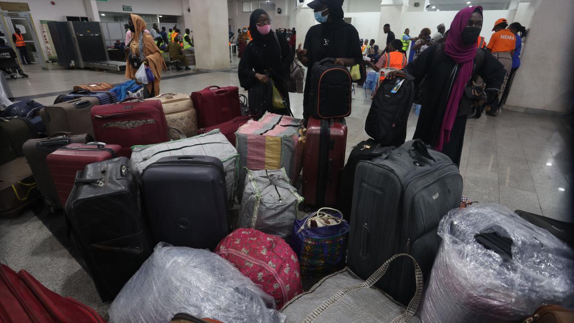 وصلوا إلى مطار أبوجا النيجيري (كولا سليمون/فرانس برس)