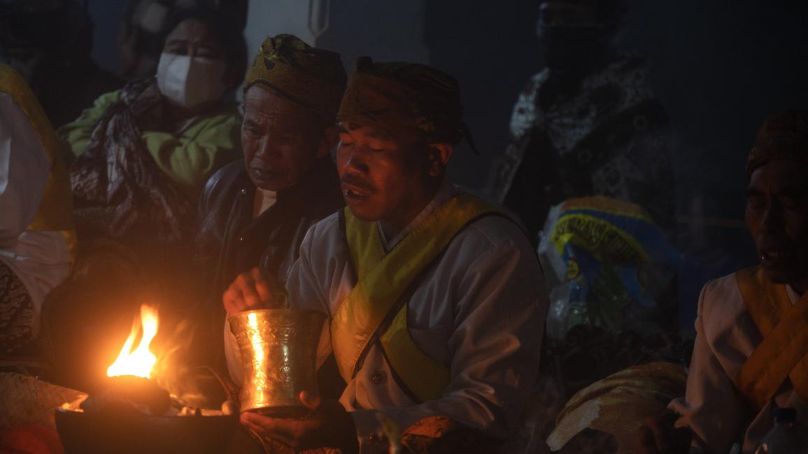 "يادنيا كاسادا".. احتفال ديني قديم على فوهة بركان في إندونيسيا