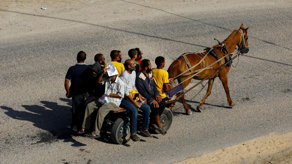 إسرائيل ترحّل آلاف العمال الفلسطينيين إلى قطاع غزة