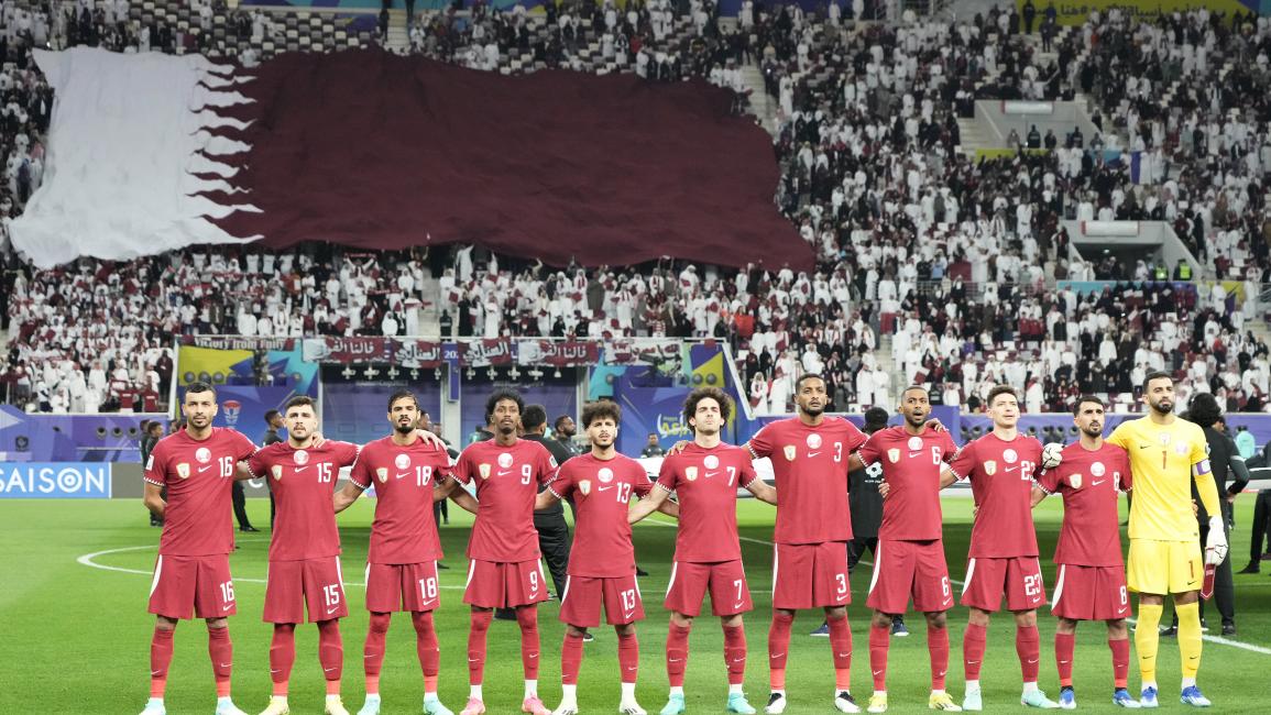 يسعى منتخب قطر للحفاظ على لقبه الذي حققه في 2019 (كوجي واتانابي/Getty)
