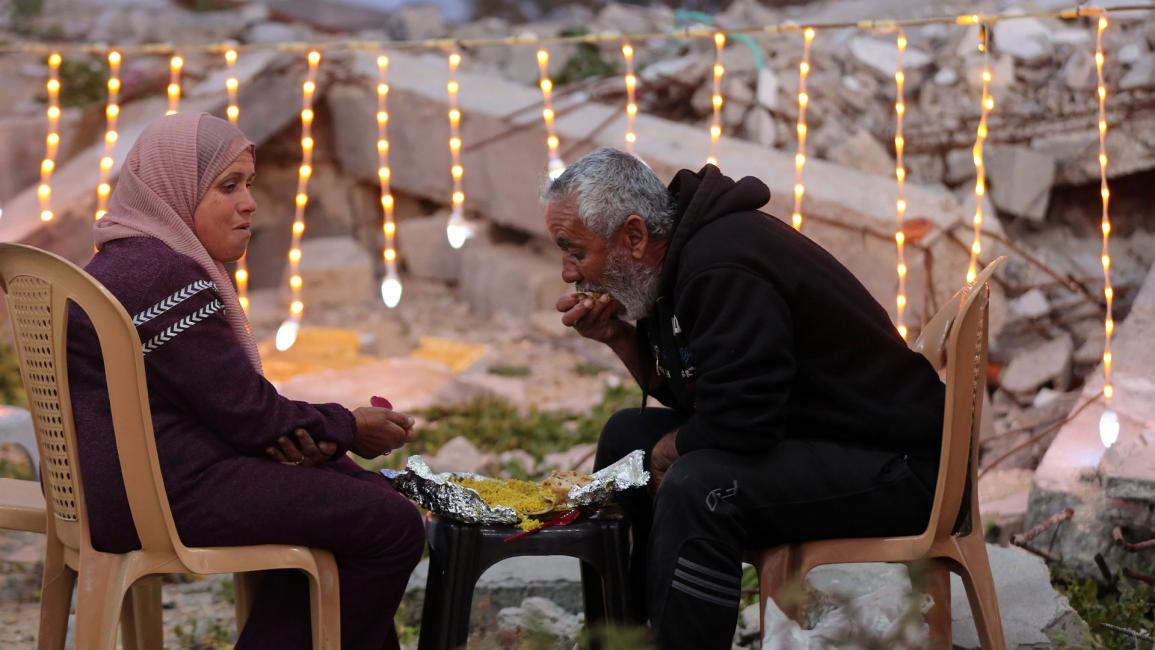 رمضان غزة.. إفطار جماعي بين أنقاض منازل دمرتها إسرائيل في رفح