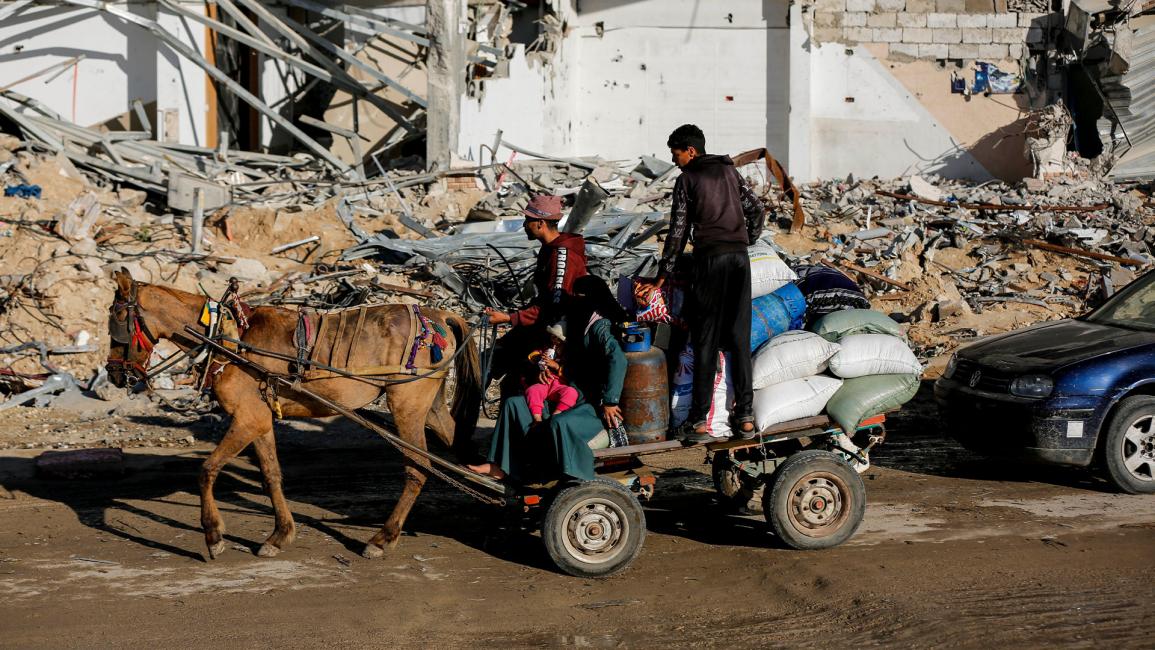 آلاف الفلسطينيين ينزحون من شرقي رفح إلى غربي قطاع غزة