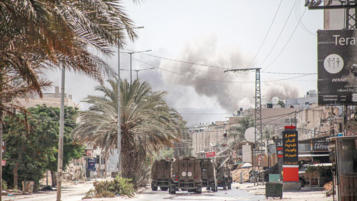 تصاعد الدخان خلال اقتحام الاحتلال مخيم نور شمس، 9 يوليو 2024 (Getty)