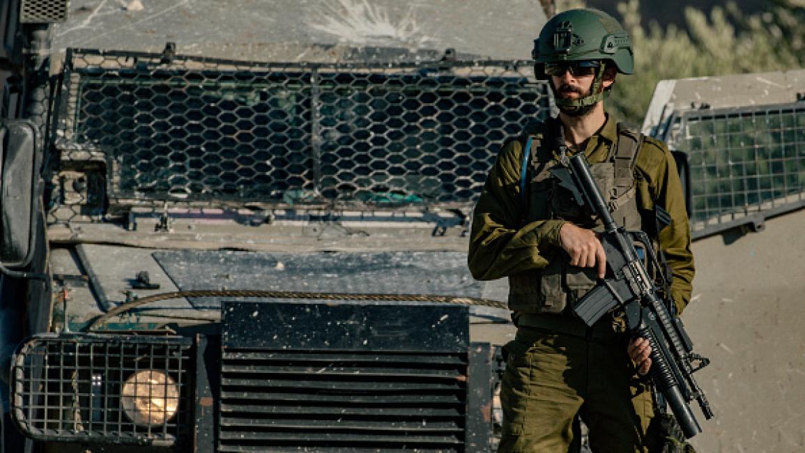 جندي إسرائيلي خلال اقتحام بيتا جنوب نابلس شمالي الضفة الغربية / 2 أغسطس 2024 (Getty)