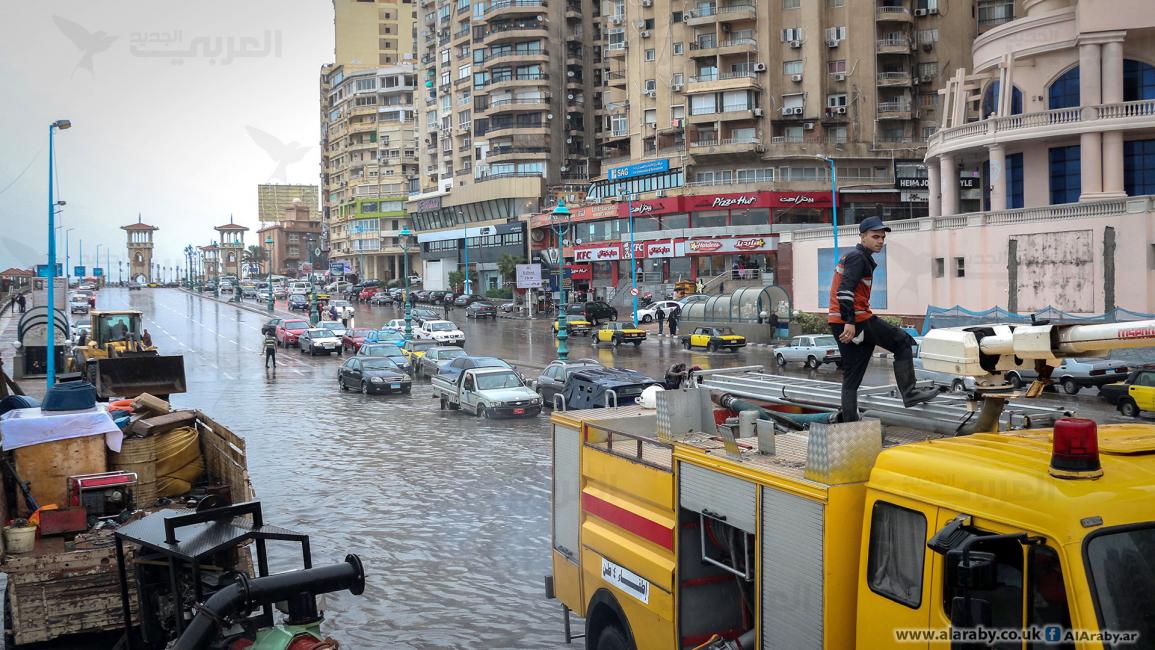 منطقة رشدى بالإسكندرية على الكورنيش تغمرها مياه الأمطار