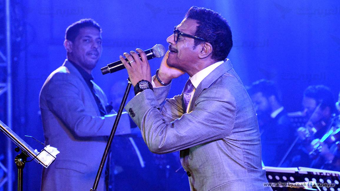 رابح صقر يغني في مصر بعد شائعة وفاته