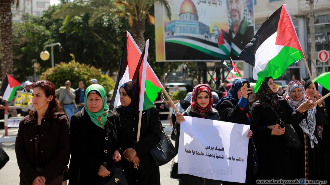 سلسلة بشرية نسائية للمطالبة بإنهاء الانقسام الفلسطيني