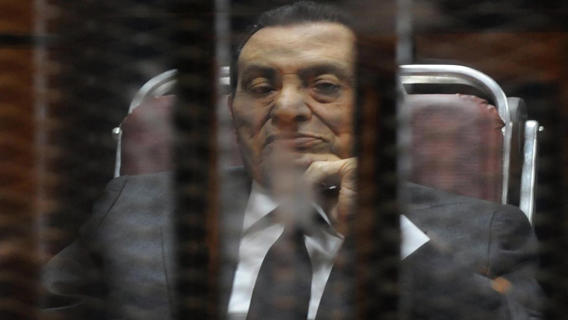 مبارك في القفص