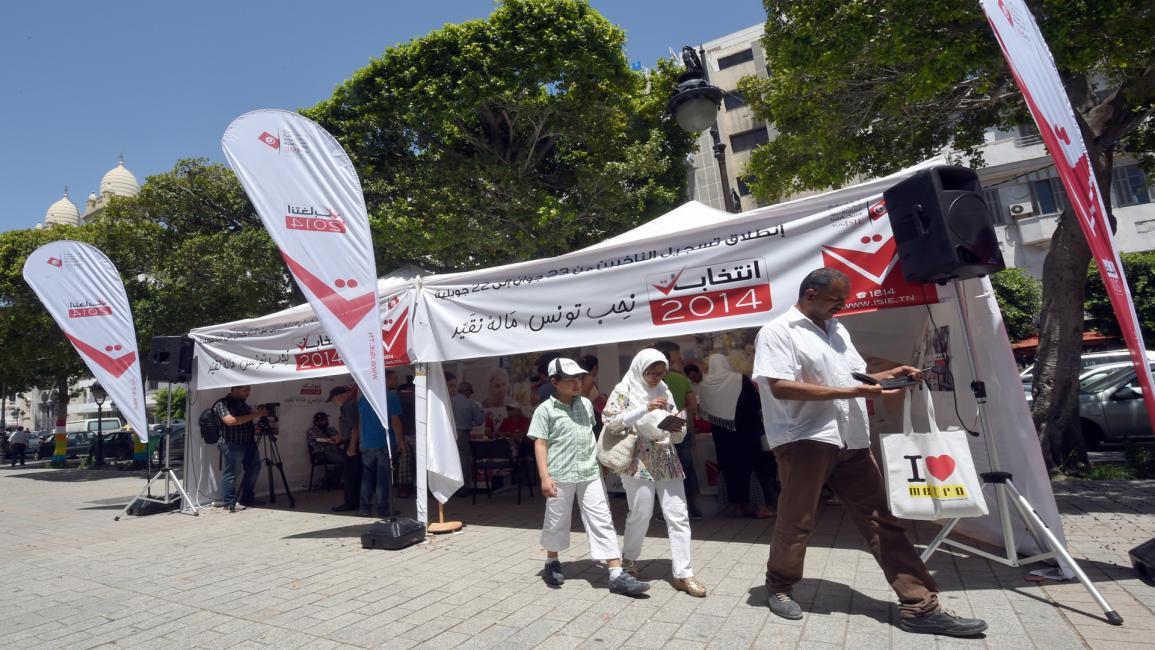 مركز تسجيل انتخابي في تونس 