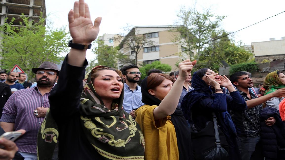 ايرانيات يتظاهرن أمام السفارة السعودية في طهران