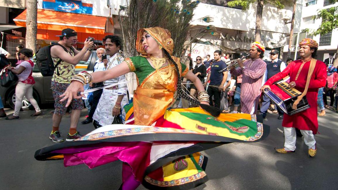 "رقصة الطاووس" الهندية.. أولى عروض الشارع بمهرجان موازين بالمغرب