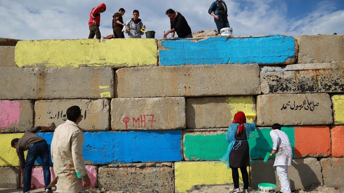جدران ميناء غزة تنبض بالألوان