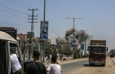 قصف إسرائيلي على دير البلح وسط قطاع غزة 8/6/2024 (عبد الرحيم خطيب/الأناضول)