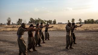 أسلحة متطورة لدى حزب العمّال الكردستاني/تدريبات لمقاتلين من "الكردستاني" جنوب كركوك، 15 أكتوبر 2015 (Getty)