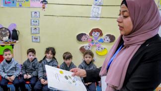 ترضخ معلمات في الأردن لشروط المدراس بسبب حاجتهن إلى عمل (خليل مزرعاوي/ فرانس برس)