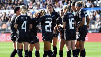 منتخب سيدات نيوزيلندا الأولمبي في مباراة تحضيرية على ملعب أبولو، 6 إبريل/نيسان 2024 (Getty)