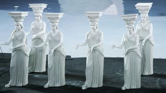 مشهد تمثيلي من الثقافة والفن اليوناني خلال أولمبياد 2004 (ستيوارت فرانكلن/Getty)