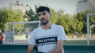 العداء الفلسطيني الواعد، محمد دويدار في فيديو اللجنة الأولمبية الفلسطينية (فيسبوك)