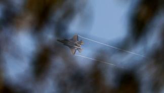 طائرة إسرائيلية تحلق فوق الحدود مع لبنان، 7 يوليو 2024 (فرانس برس)