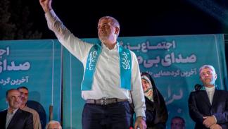 مسعود بزشكيان أثناء حملته الانتخابية الرئاسية في طهران، 3 يوليو 2024 (Getty)