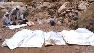 انتشال جثث ضحايا جراء مقبرة جماعية في تلعفر 15 يوليو 2024 (Getty)
