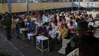 مقترعون فنزويليون في مركز انتخابي، كاراكاس 28 يوليو 2024 (فيديريكو بارا/فرانس برس)