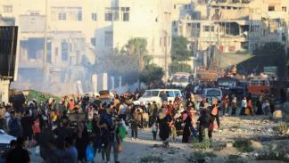 فلسطينيون ينزحون من مناطق شرق غزة / 7 يوليو 2024 (رويترز)