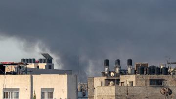 حي الزيتون وسط قطاع غزة تحت القصف الإسرائيلي 9/5/2024 (فرانس برس)